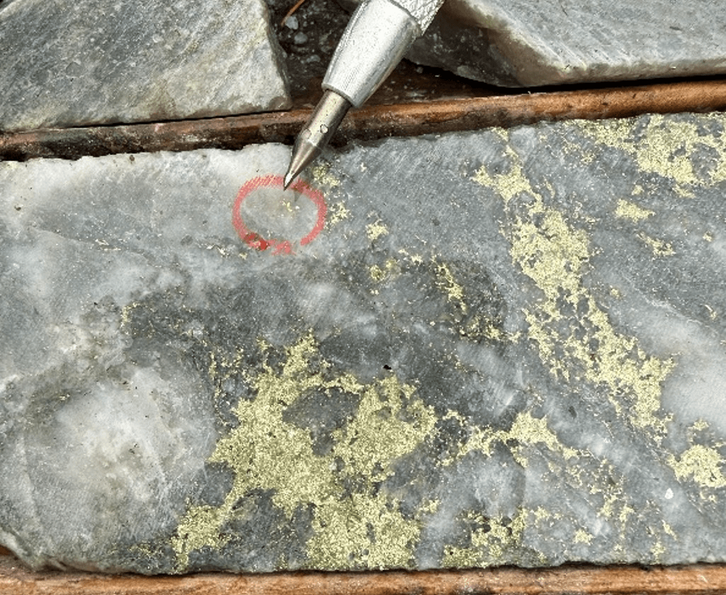Lux Metals' First Hole at Zone 32 Returns 17.57 g/t Au Over 19.5 m at La Grande, Quebec